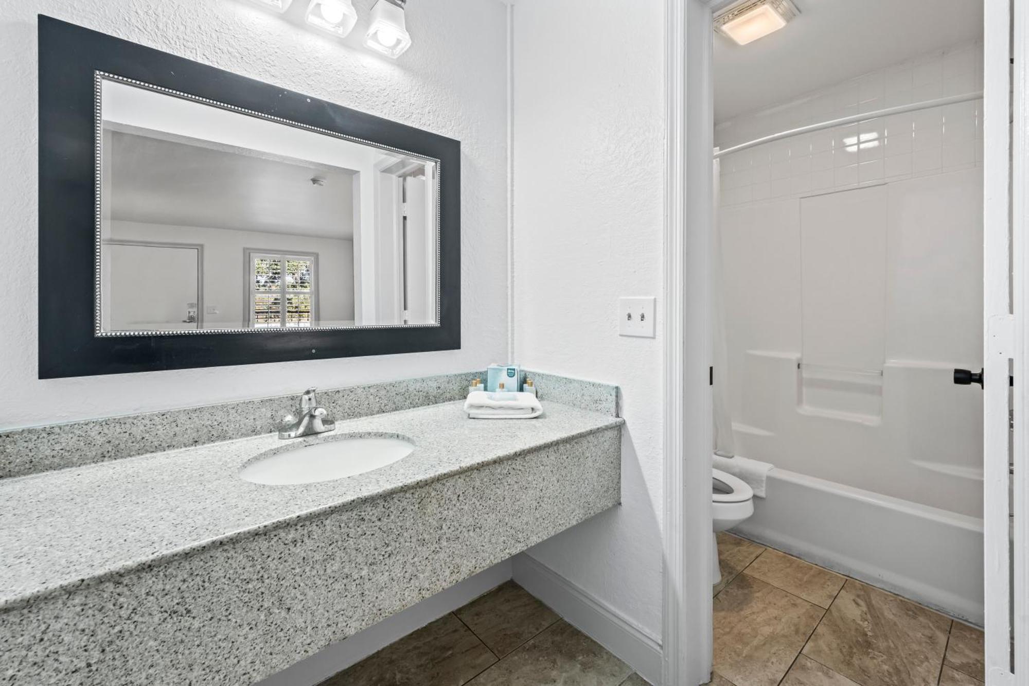 Charleston Creekside Inn Екстер'єр фото