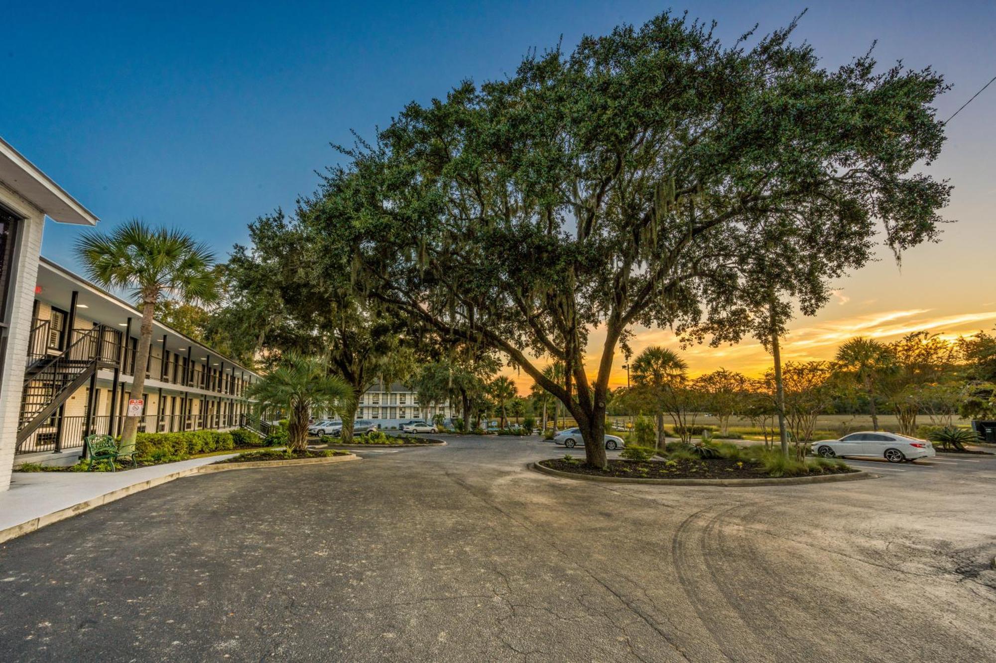Charleston Creekside Inn Екстер'єр фото